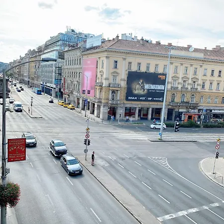 Three Cats 招待所 3*