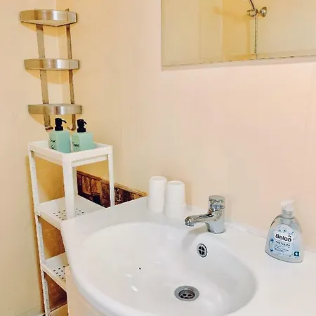 Three Cats בית הארחה